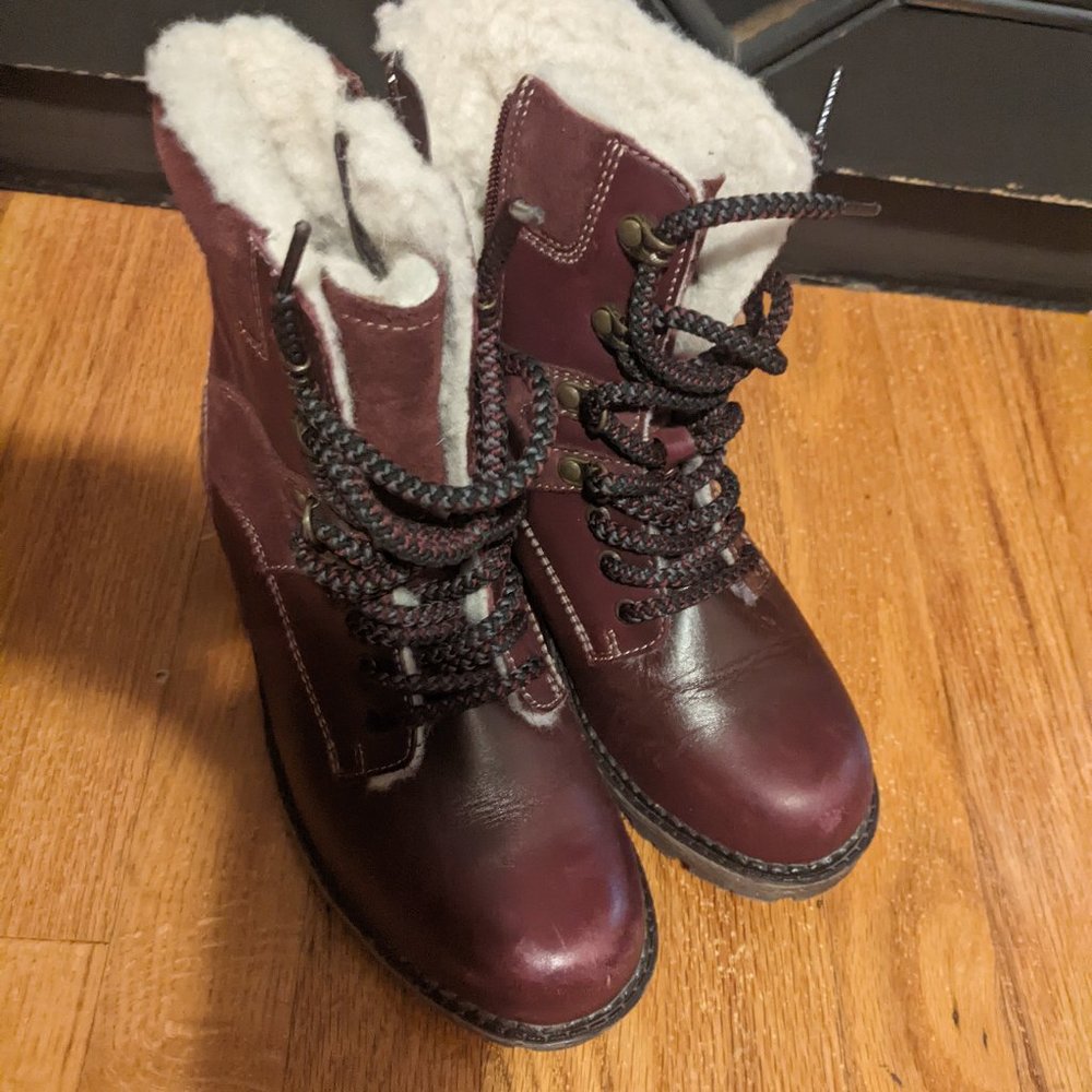 Sherpa Maroon Combat boots